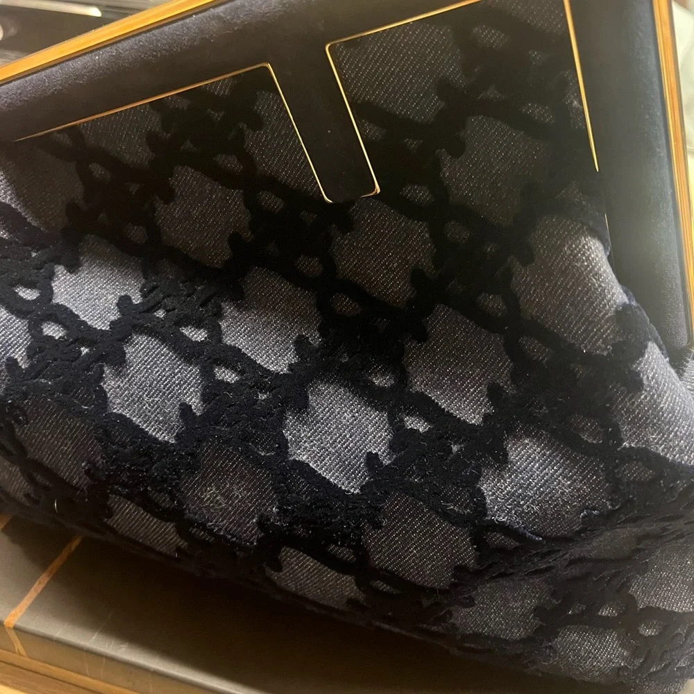 Fendi First Medium
Blue denim bag - Picture 15 of 15